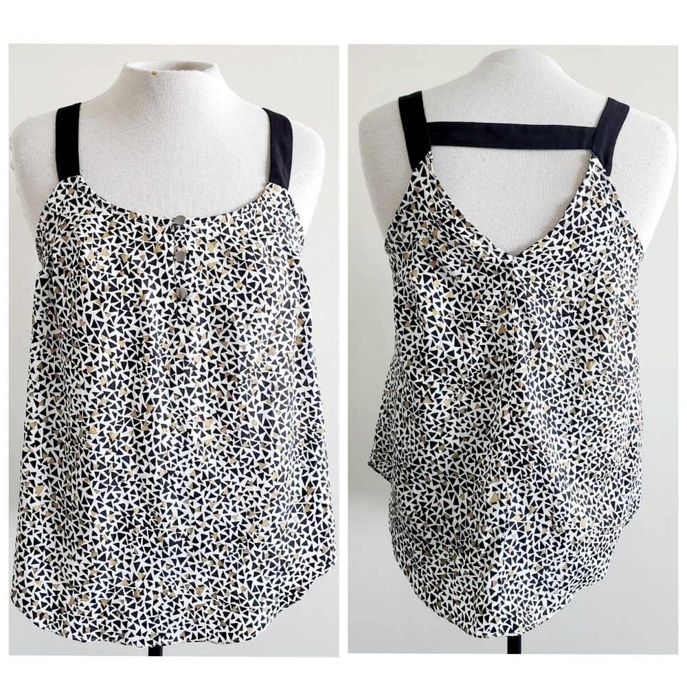 🎁FREE w/ Bundle BCBG triangle printed tank top